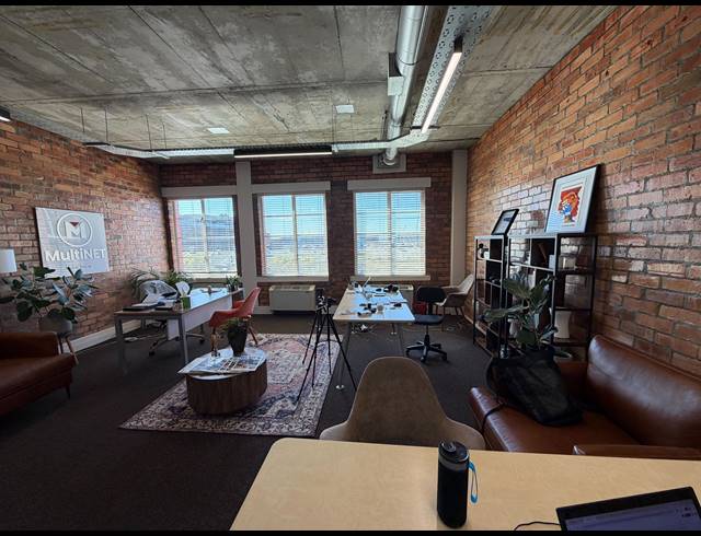 62M² BUILDING TO LET IN GREEN POINT